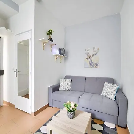 Sur Cour, Proche Des Buttes-chaumont Apartment