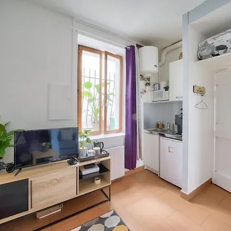 Sur Cour, Proche Des Buttes-chaumont Apartment *