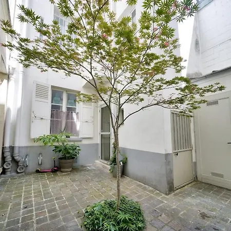 Sur Cour, Proche Des Buttes-chaumont Apartment